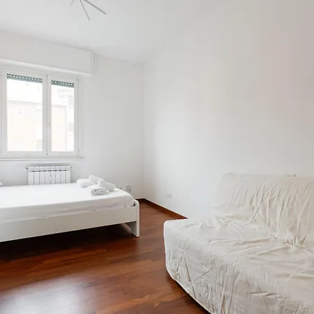 Appartement Guesthost - Lorenteggio Gelsomini Cozy Milaan