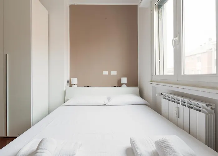 Guesthost - Lorenteggio Gelsomini Cozy Apartamento Milán